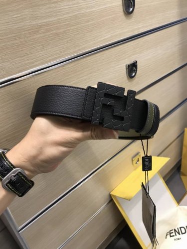 特 P210 配送专柜包装 打孔针 新款 Fd 宽38 Mm 支持Nfc 芯片扫描，标志造型皮带，原版石头纹黑色双层F铆钉扣，进口原版 F荔枝纹橄榄绿小牛皮，镀