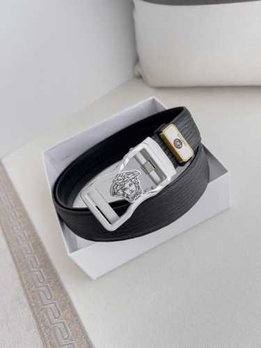 品名：范思哲.Versace.皮带腰带自动皮带 型号：自动带，纯钢材质经典人头自动扣，图片实物拍摄 腰带：百分百头层牛皮，自动带身，保证真皮。24K纯钢扣永不掉