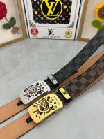品名：Lv..路易..威登自动带 材质：原单牛皮腰带 百分百头层牛皮腰带保证真皮，24K纯钢扣，专柜原单品质、做工精细，时尚大牌，送人自用首选 包装： 请认准如