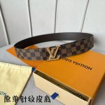 特 寬：40mm 驢家新品 寬度40mm 驢家SS早春新品腰帶系列 意大利原廠皮料 扣頭採用雙拼視覺效果工藝 全方位精打細磨 精密度厚金電鍍 雙面用