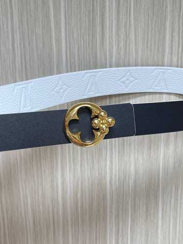 3.0宽 女士无线腰带，当季新款，一面白色进口牛皮印花，一面进口小牛皮平纹，搭配精品钢扣。实拍图。