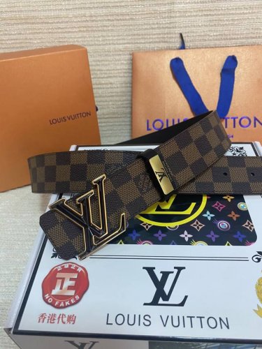品名：Lv..路易..威登原单 材质：原单牛皮腰带 百分百头层牛皮腰带保证真皮，24K纯钢扣，专柜原单品质、做工精细，时尚大牌，送人自用首选 包装： 请认准如图