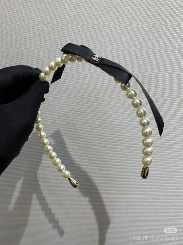 特 配专柜包装 Chanel 香奈儿 最新官网同款发箍 小仙女入手 特殊材质 不嘞头 可盐可甜～