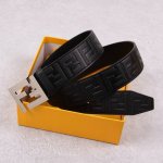 特 FENDI 芬迪 专柜同款 宽38MM 标志造型宽皮带。原版FF扣，进口原版小牛皮制成，镀金表面金属制品。男士休闲商务款，奢华时尚，品质保证。
