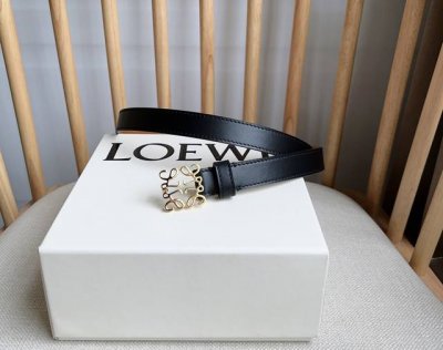 特 Loewe 罗意威专柜最新同款腰带 选用光滑牛皮革窄款腰带 配有Anagram挂锁针扣 卓越的工艺 个性的造型 精美的材质 宽:2.0Cm