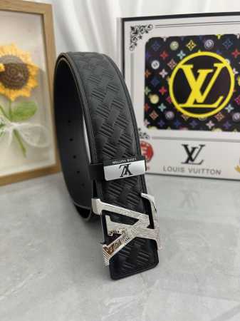 品名：Lv..路易..威登原单 材质：原单牛皮腰带 百分百头层牛皮腰带保证真皮，24K纯钢扣，专柜原单品质、做工精细，时尚大牌，送人自用首选 包装： 请认准如图 - 点击图像关闭