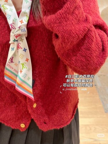 Lv官方新款丝巾村上隆 白三彩性价比最高单品丝巾这次联名优雅端庄又活泼时尚