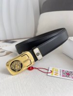 品名：范思哲.Versace.皮带腰带自动皮带 型号：自动带，纯钢材质经典人头自动扣，图片实物拍摄 腰带：百分百头层牛皮，自动带身，保证真皮。2