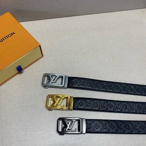 品牌：Lv路易威登 等级：原单私货.头层牛皮，专柜售、堪比正品！油边精致 电脑车线 手感柔软.实物拍摄无修饰 上身效果超好、长度可裁剪.配专柜全套包装.送礼自带