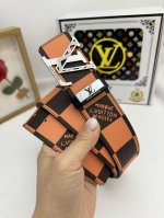 品名：Lv..路易..威登原单 材质：原单牛皮腰带 百分百头层牛皮腰带保证真皮，24K纯钢扣，专柜原单品质、做工精细，时尚大牌，送人自用首选 包装： 请认准如图