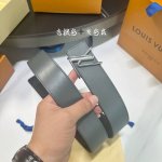 特 寬度：40Mm Lv Ide Truck L Oeii雙面腰帶 驢家 海外原單代特供 面為進口小牛皮荔枝紋襯托原廠配色柔軟小牛皮底 搭配最新鋼五金搭扣 手感