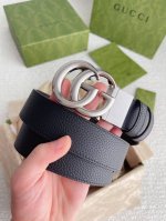 高端品質，實物拍攝 特 配全套禮盒 古馳：專櫃品質雙面頭層牛皮,可雙面使用.旋轉雙G純銅五金扣。金屬配件深受品牌輝煌的70年代經典設計所影響，得以重新詮釋。