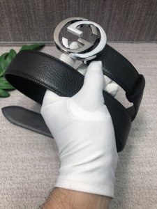 配全套包装礼盒 古驰：原单头层牛皮荔枝纹面.内衬头层小牛皮底，搭配原单扣：原产皮料定制，专柜宽度4.0