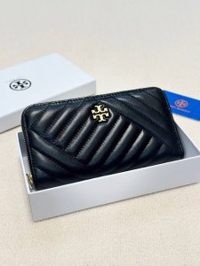 颜色 黑尺寸 19X9托里伯奇新款单拉链钱包，原版羊皮手感一流时尚设计潮版百搭，简约大方