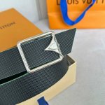 原版包裝1.0 L0Uis Vuitt0N 驢家原單腰帶 寬度35毫米 腰帶採用一面小方格紋 皮內襯一面進口小牛皮底 搭配新款五金 彩色油邊更顯時尚 可雙面佩戴