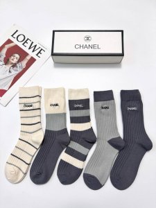 配包装 DDD 一盒5 双 DDD Chanel 香奈儿 经典字母刺绣Logo 纯棉中筒袜 ，Ins超火爆中筒袜 纯棉小腿袜，纯棉面料，潮人必备 ，经典配色 个