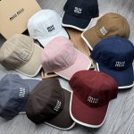 特价 Miumiu 配防尘袋 新品棒球帽 材质 纯棉 透气性好 春天挡风 夏天防晒必备单品 颜色大气 款式新颖别致好搭配衣服 实用性强 高端品质 随心搭配 真的
