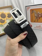 品名：Versace.范思哲 自动带 材质：原单牛皮腰带 百分百头层牛皮腰带保证真皮，24K纯钢扣，专柜原单品质、做工精细，时尚大牌，送人自用首选 包装： 请认