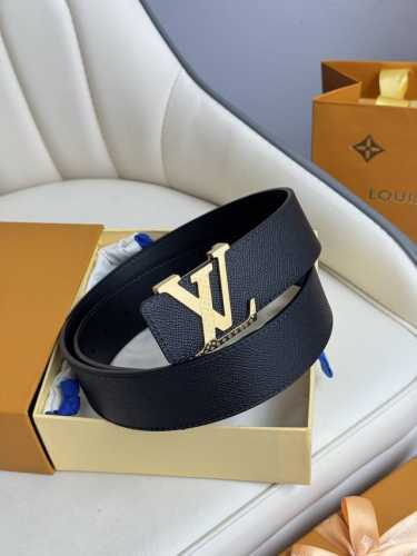 Lv 奢华款现代 饰以雅致大方的标志性 柔软结实的皮带 可搭配从礼服到休闲装各种服饰 宽度4.0Cm