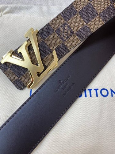 配全套包装礼盒 Lv 代工厂货品 4.0宽度 正品一体铸造五金，原厂皮料。