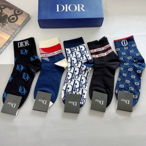 配包装 一盒5双 Dior 迪奥 新款小腿袜子！纯棉面料，火爆Ｄ图案，专柜同步中筒袜子，大牌出街，潮人必备超好搭
