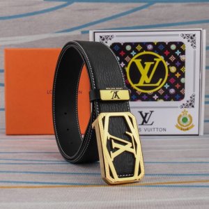 品名：LV..路易..威登原单 材质：原单牛皮腰带 百分百头层牛皮腰带保证真皮，24K纯钢扣，专柜原单品质、做工精细，时尚大牌，送人自用首选 包装： 请认准如图