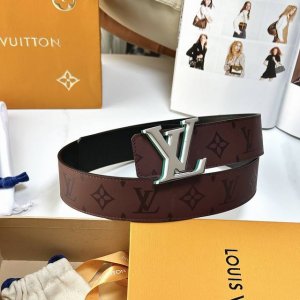 P： DDD L0Uis Vuitt0N 今季新品 男士原單腰帶 寬度40毫米 進口小牛皮面飾有字母壓紋質感圖案 進口小牛皮配色底 搭配新款五金 可雙面佩戴 適