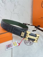 品名： 爱玛仕.Hermes腰带·皮带·原单 型号：挂扣，经典纯钢材质扣头，双面头层牛皮，图片实物拍摄 材料：双面头层牛皮，挂扣系列，纯钢材质扣