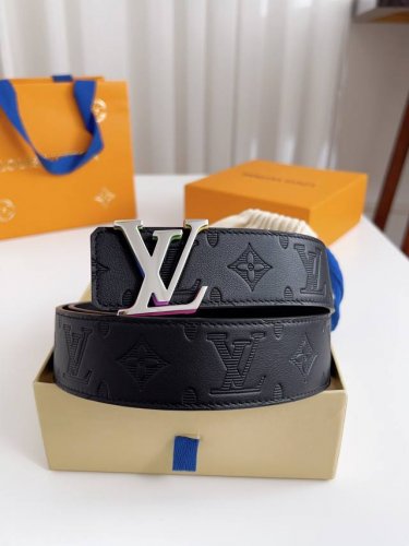 特 Lv 宽度4.0 双面进口小牛皮材质，真材实料，精细的做工，用心制作。