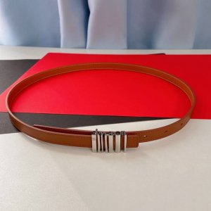 Loewe新款 小牛皮腰带，亮面Loewe五金扣。正面条形码设计，侧面立体字母Loeme ，宽1.5Cm。