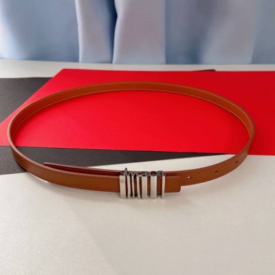 Loewe新款 小牛皮腰带，亮面Loewe五金扣。正面条形码设计，侧面立体字母Loeme ，宽1.5Cm。