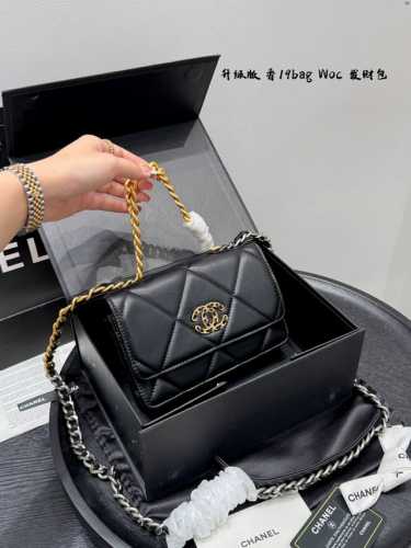 配折叠盒 Size ：19*12Cm 香奈儿香19Bag发财包 Woc 链条包 品质很不错！ 包包有卡位 有暗袋！很实用！