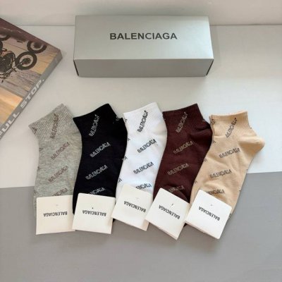 配包装 一盒5双 Balenciaga 巴黎世家 新款短筒袜子潮人必不可少的时尚专柜代购袜子 ，超级时尚潮流百搭款！