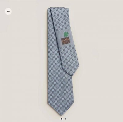 特 爱马仕 Good Luck 男士新款领带系列，稀有H家每年都有一千条不同印花的领带面世，从最初的多以几何图案表现骑术活动为主，到如今的款式则丰富得多，以活泼
