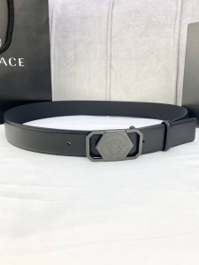 宽度4.0Cm Versaec 范思哲 此款时尚腰带由柔软的小牛皮革制成 饰有立体美杜莎原单钢扣 五金采用真空电镀