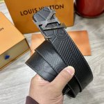 Lv.路易威登 宽40Mm双面原版小牛皮 搭配单钌钯电镀扣 完美的手感.油边 出众的设计.风格 高贵奢华 时尚大方 高清实拍 货真价实 品质保证 双面用