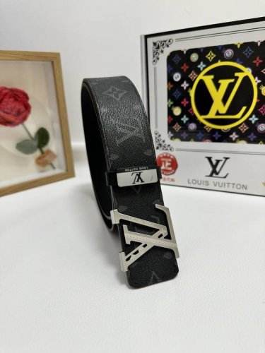 品名：Lv..路易..威登 材质：原单牛皮腰带 百分百头层牛皮腰带保证真皮，24K纯钢扣，专柜原单品质、做工精细，时尚大牌，送人自用首选 包装： 请认准如图专柜