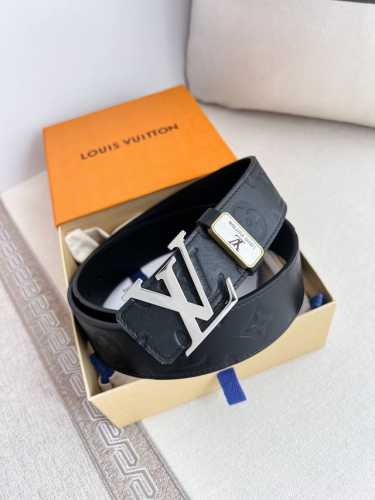 品名： Lv..路易..威登腰带皮带原单 型号：挂扣，经典纯钢材质挂扣，头层牛皮，图片实物拍摄 材料：头层牛皮，挂扣系列，纯钢材质扣头，钯镀电镀工艺永不掉色。原