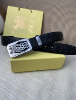 品名：巴宝莉c原单 材质：原单牛皮腰带 百分百头层牛皮腰带保证真皮，24K纯钢扣，专柜原单品质、做工精细，时尚大牌，送人自用首选 包装： 请认准如图专柜包装赠送
