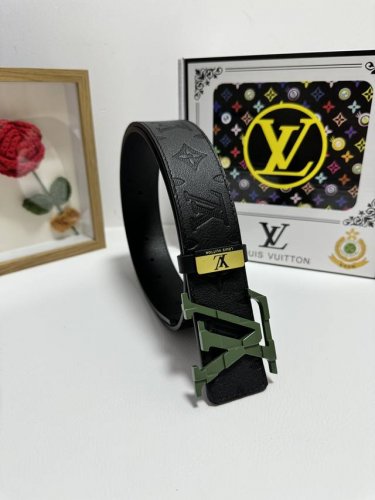 品名：Lv..路易..威登 材质：原单牛皮腰带 百分百头层牛皮腰带保证真皮，24K纯钢扣，专柜原单品质、做工精细，时尚大牌，送人自用首选 包装： 请认准如图专柜