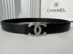 Chanel香奈儿 双面小牛皮腰带双面可用，拥有经典双C挂扣设计，简约而时尚，适合各种场合佩戴。3.0Cm