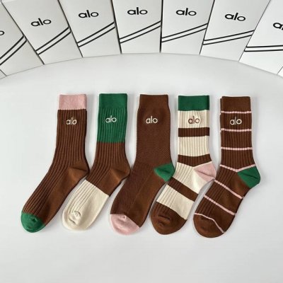特 配专柜包装 Alo 新款双针刺绣中长款堆堆袜袜子！一盒五双，专柜同步筒袜袜子，大牌出街，潮人必备超好搭。