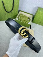 宽度4.0Cm Gucci 互扣式双g带原单钢扣，源自品牌现代风格典藏设计，对品牌的精巧致敬，于1950年代由gucci引入，诠释出其精致的马术风格。
