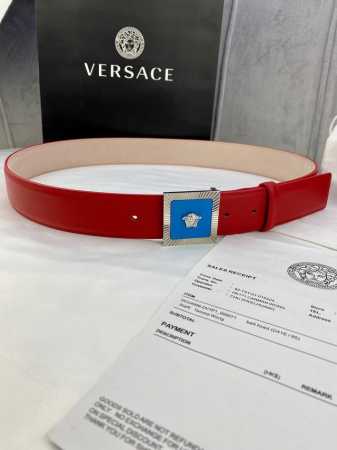 宽度4.0Cm Versaec 饭范思哲 此款时尚平纹腰带由柔软的小牛皮革制成，饰有立体美杜莎搭扣。 - 点击图像关闭