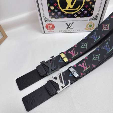 品名：Lv..路易..威登 材质：原单牛皮腰带 百分百头层牛皮腰带保证真皮，24K纯钢扣，专柜原单品质、做工精细，时尚大牌，送人自用首选 包装： 请认准如图专柜 - 点击图像关闭