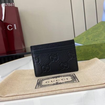 顶配版 新款 Gg Emblem系列超柔软荔克色压花 全皮卡包 型号：815883。 尺寸：10 长 X 7 宽 颜色：黑色全皮 原厂皮。 意大利创作