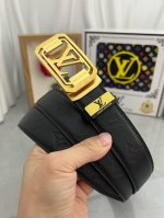 品名：Lv..路易..威登自动带 材质：原单牛皮腰带 百分百头层牛皮腰带保证真皮，24K纯钢扣，专柜原单品质、做工精细，时尚大牌，送人自用首选 包装： 请认准如