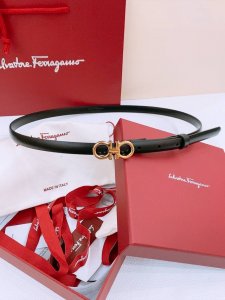 Ferragamo # 经典Gancio皮带 女士光滑小牛皮平纹面，质感十足 独特复古风格 复古链五金搭配 1.5Cm