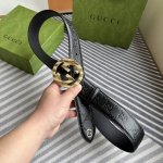 特 Gucci 黑色Signature压花，尾部内镶双G立体五金，宽度4.0Cm 纯钢经典大饼扣花纹新工艺。