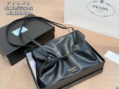 6色 配盒 普拉达Prada云朵包 质感很高级 容量超级大也很耐用 日常出街背它回头率百分百 就是这种随性慵懒感 尺寸26 17